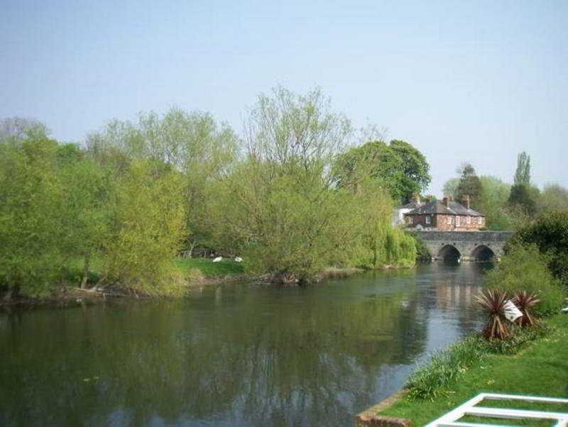 The Legacy Rose & Crown Hotel Salisbury Extérieur photo